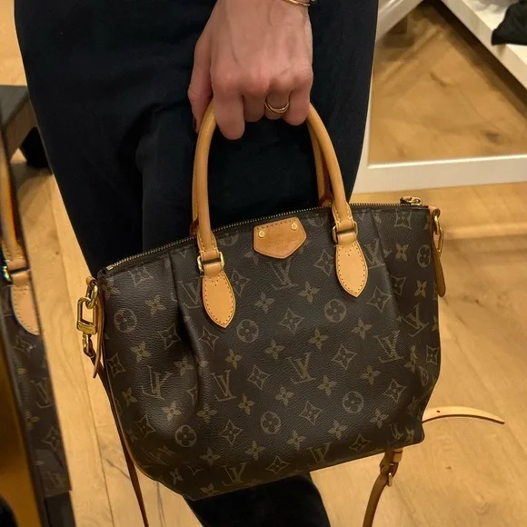 LAST CHANCE- Louis Vuitton Monogram Turenne PM - Picture 13 of 17